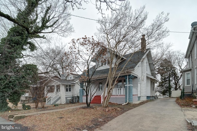 view of front of home with covered porch