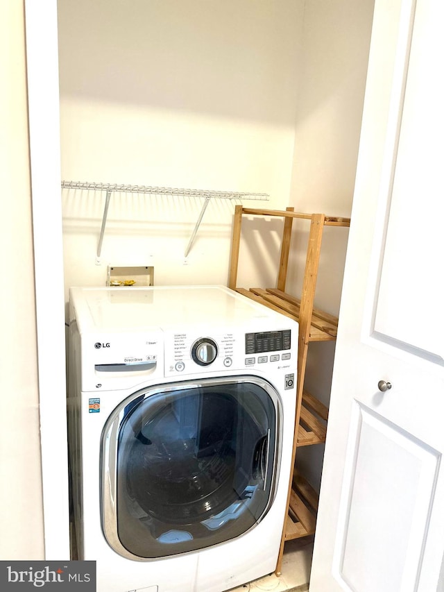 laundry area featuring washer / dryer