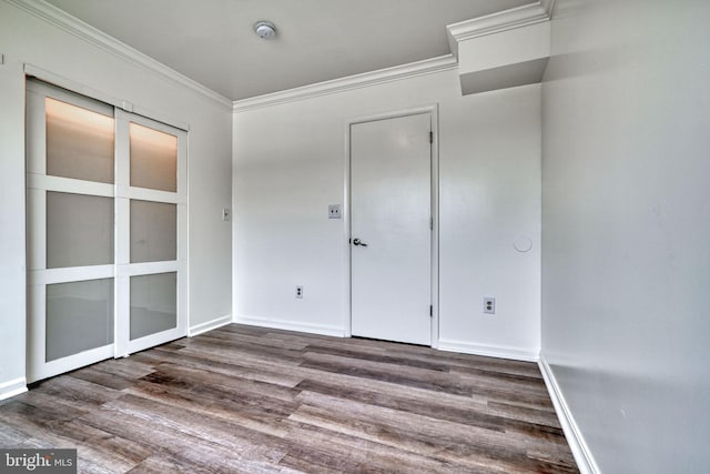 unfurnished room featuring crown molding and dark hardwood / wood-style floors