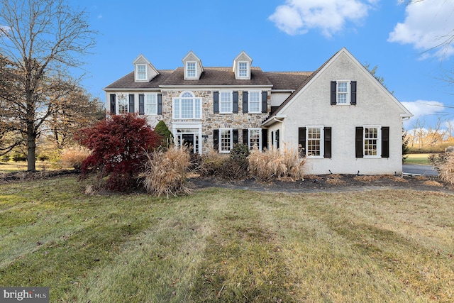 view of front of home featuring a front lawn