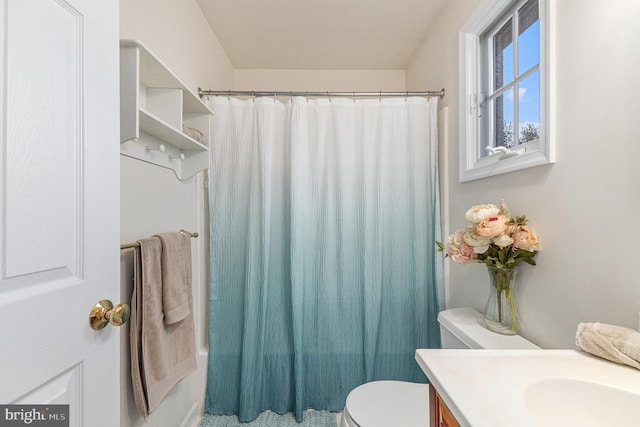 full bathroom with shower / bath combo with shower curtain, vanity, and toilet