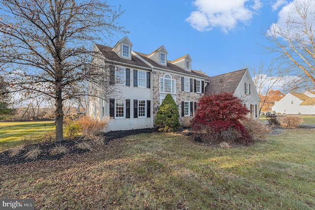 view of front of home with a front lawn