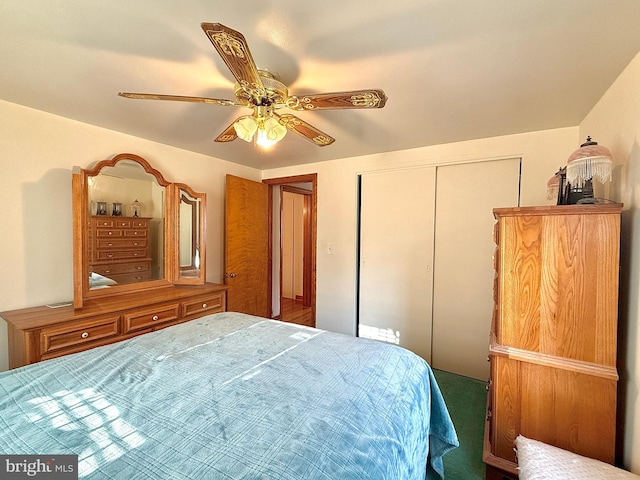 bedroom featuring ceiling fan