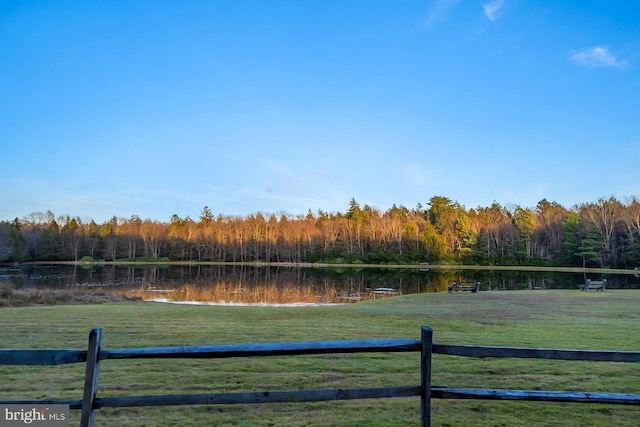 view of yard featuring a water view