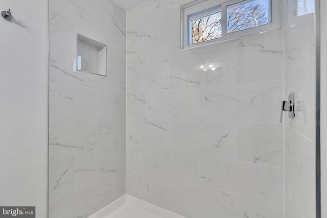 bathroom featuring a tile shower