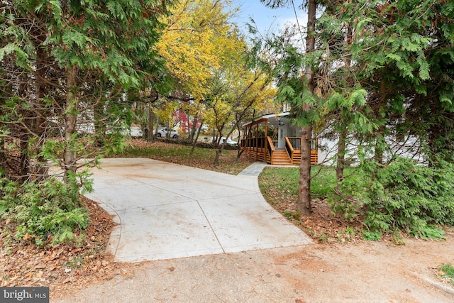 view of home's community featuring a deck