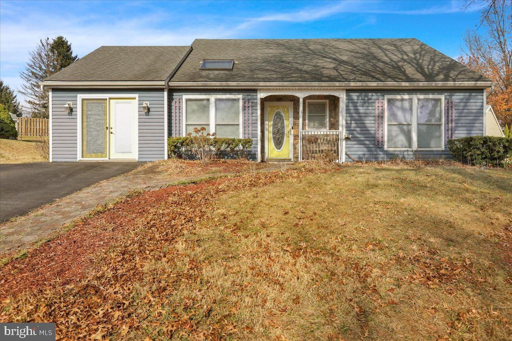 ranch-style home with a front lawn