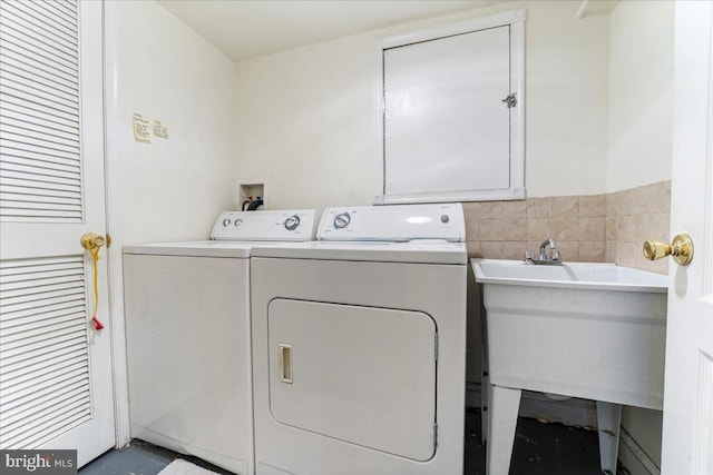 laundry area with sink and washing machine and clothes dryer