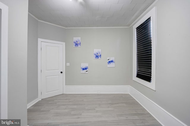 washroom featuring light hardwood / wood-style flooring and ornamental molding