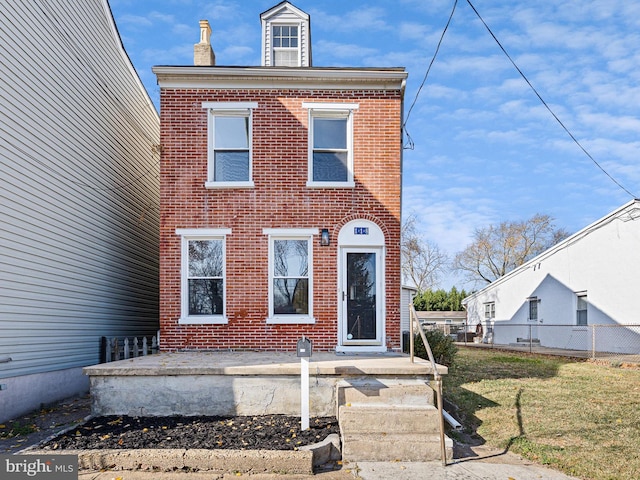 view of front of house with a front lawn