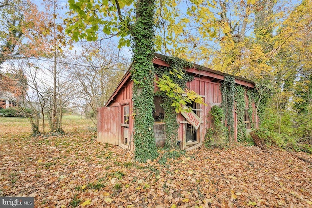 view of outbuilding