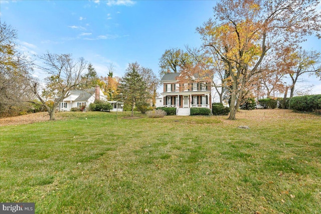 view of front facade featuring a porch and a front lawn