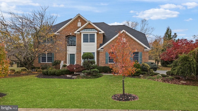 front facade featuring a front yard