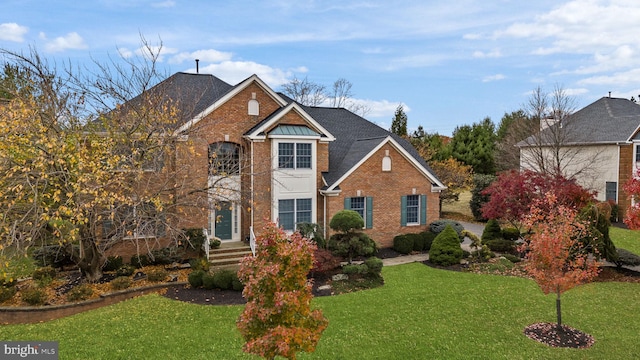 front facade featuring a front yard