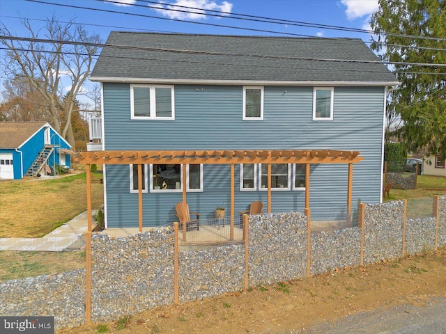 view of front of house featuring a front yard