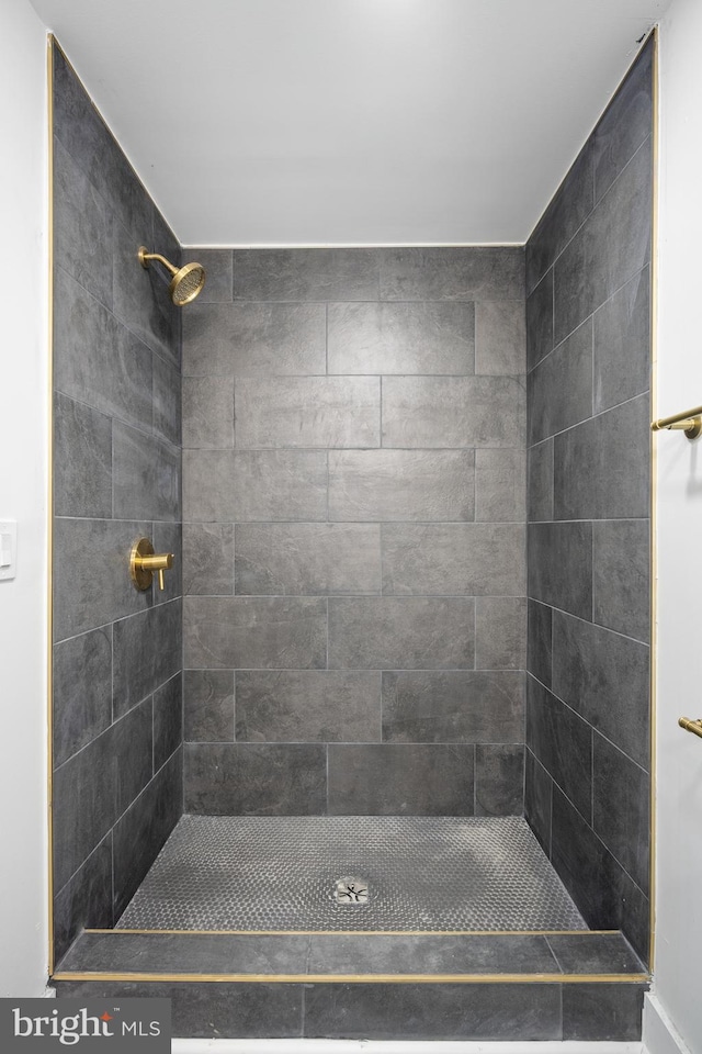 bathroom with a tile shower