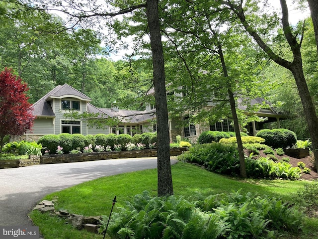 view of front of home with a front lawn