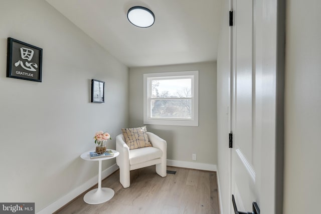 living area with light hardwood / wood-style flooring