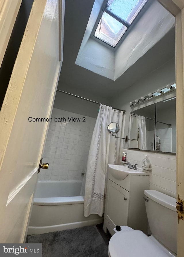 full bathroom featuring vanity, toilet, and shower / bath combo with shower curtain