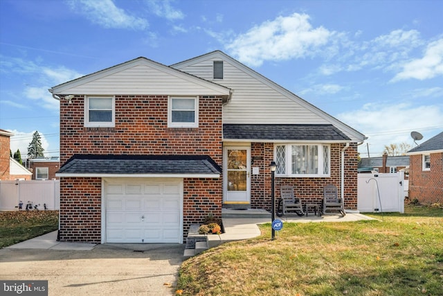 view of front of property featuring a front yard and a garage