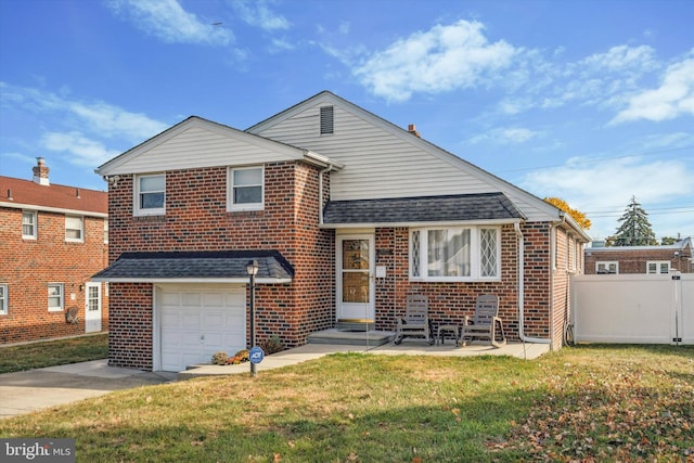 view of front of property featuring a front yard and a garage