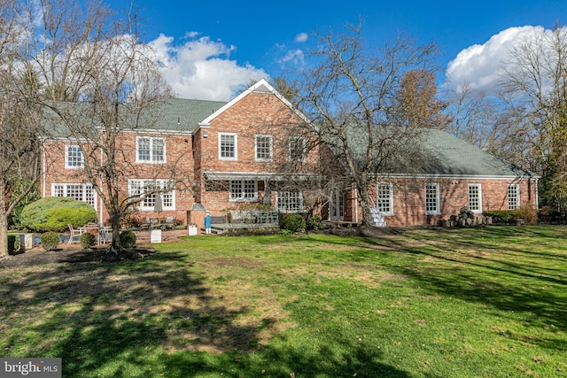 view of front of house with a front lawn