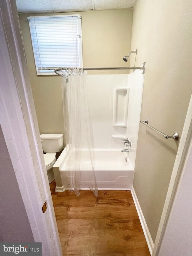 bathroom featuring wood-type flooring, toilet, and shower / bath combo