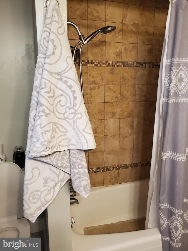 bathroom featuring shower / bathtub combination with curtain