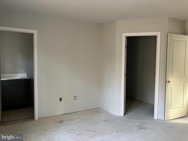 unfurnished bedroom with a walk in closet