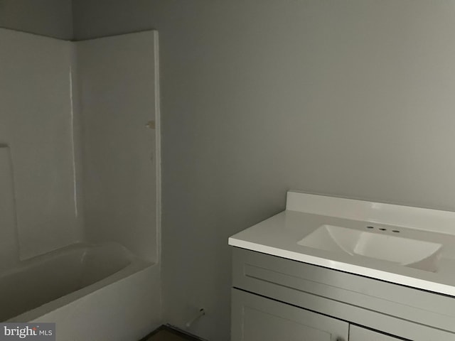 bathroom with washtub / shower combination and vanity