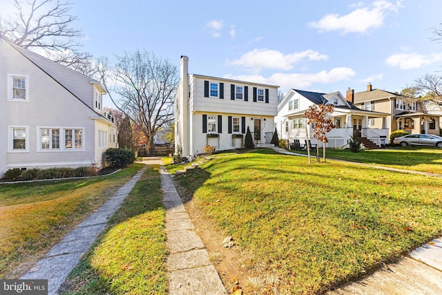 view of front facade with a front yard