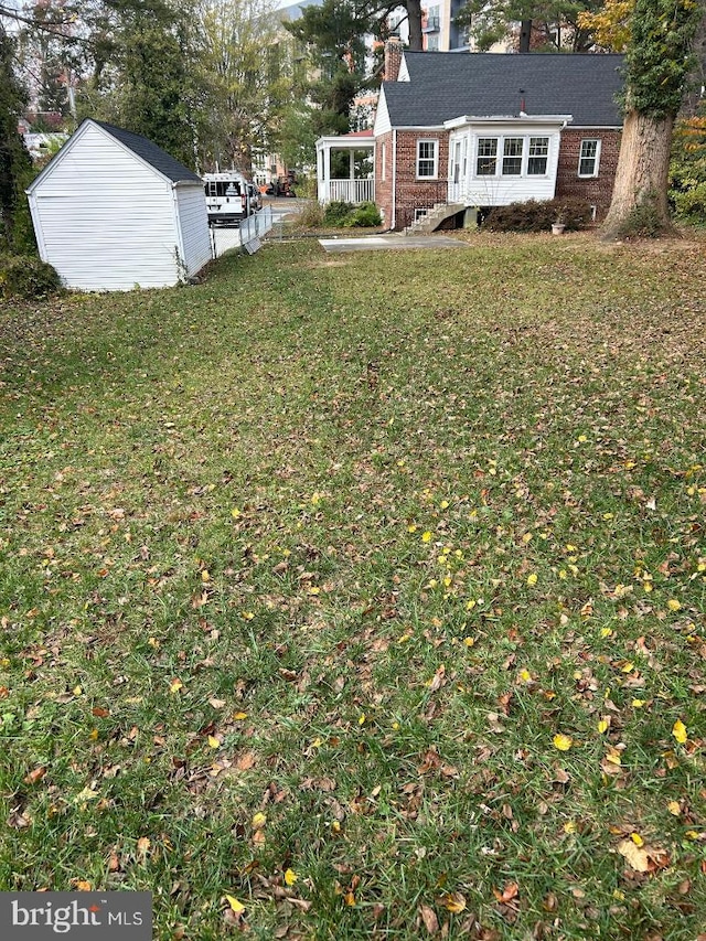 view of yard with a shed