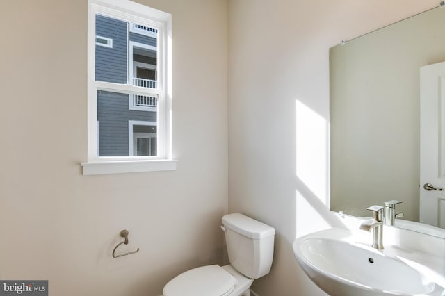 bathroom featuring toilet and sink