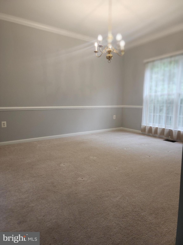 unfurnished room featuring carpet and a chandelier