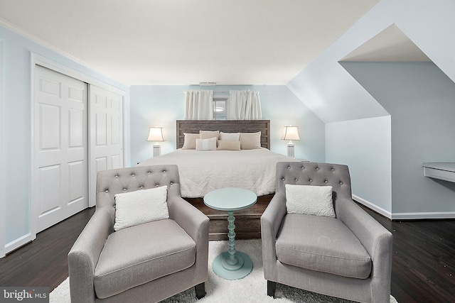 13801 Fountain Rd, Ocean City, MD 21842 - bedroom with dark wood-style flooring, baseboards, and a closet