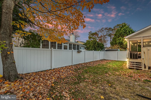 view of yard at dusk