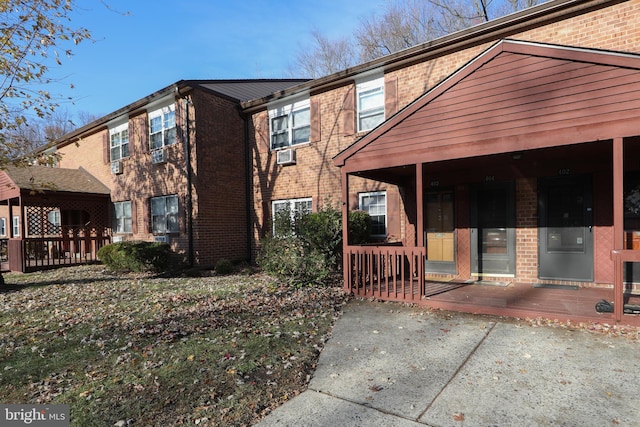 view of front of home featuring covered porch