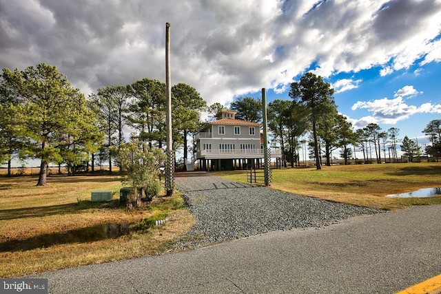 view of front of home with a carport and a front lawn