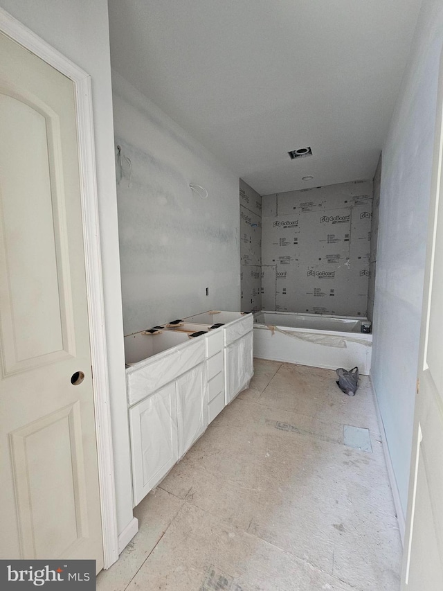 bathroom featuring a bathing tub