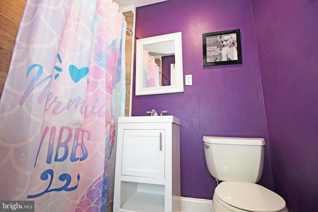 bathroom featuring curtained shower and toilet