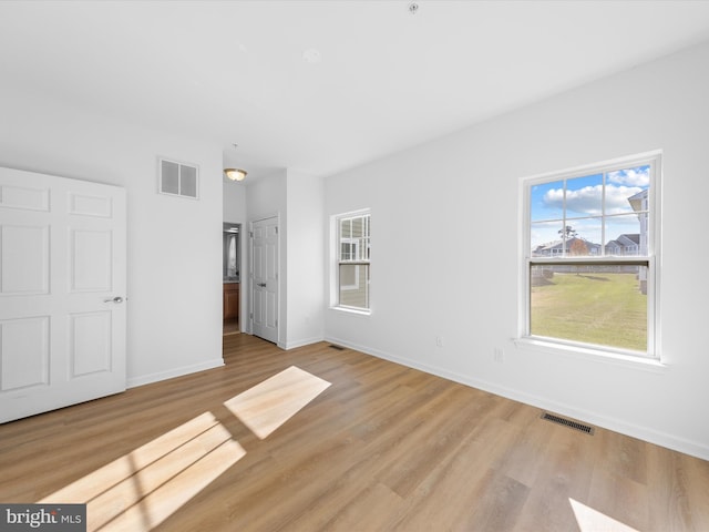 unfurnished room featuring light hardwood / wood-style flooring