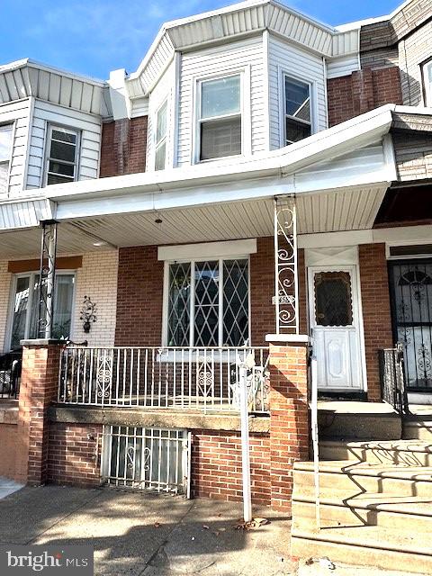 view of front of house featuring covered porch