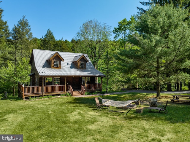 view of front of home featuring a porch and a front lawn