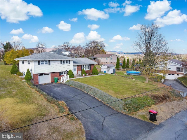 view of front of home featuring a front yard and a garage