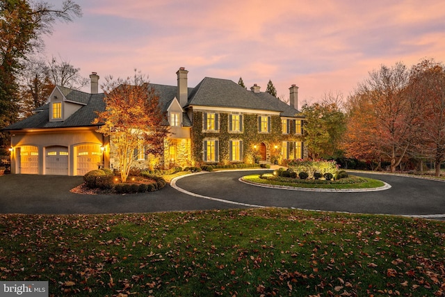 view of front of home with a lawn and a garage