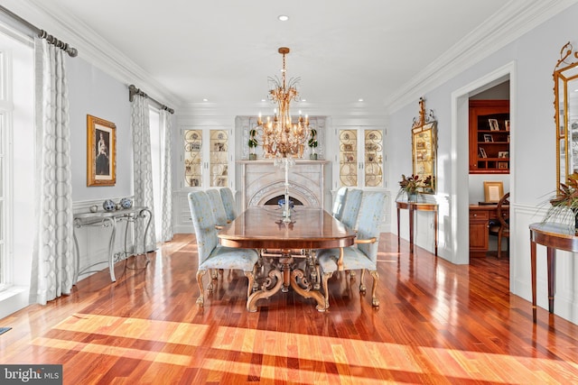 dining area with a chandelier, light hardwood / wood-style flooring, and crown molding