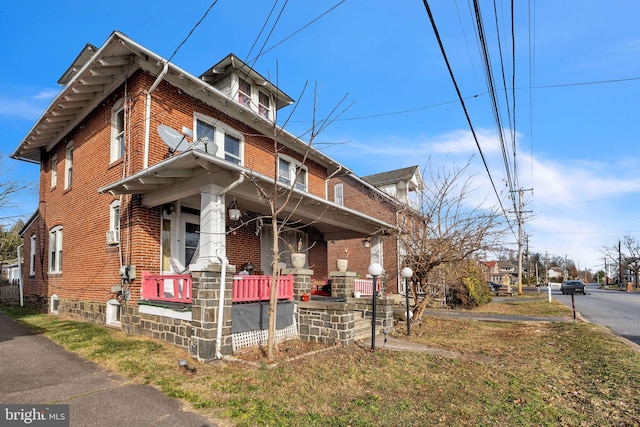 view of front of home featuring a porch