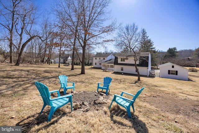 view of yard featuring an outdoor fire pit