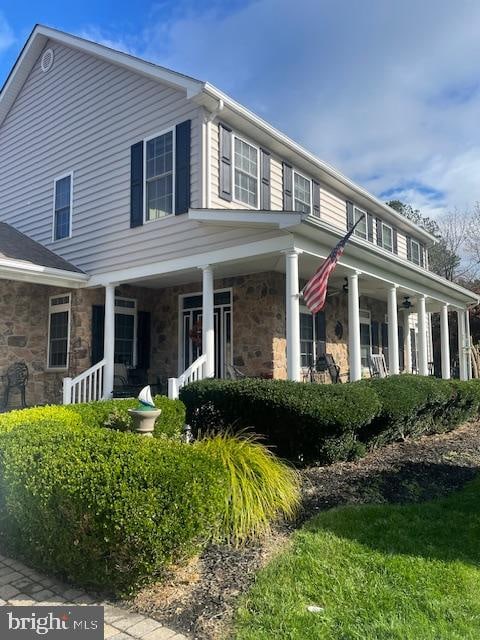 view of front of home with covered porch