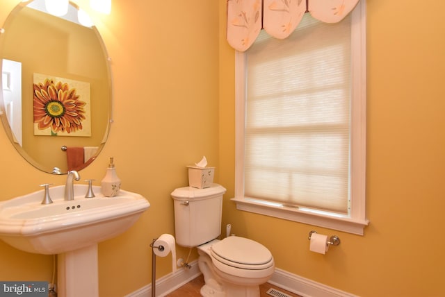 bathroom featuring toilet and sink